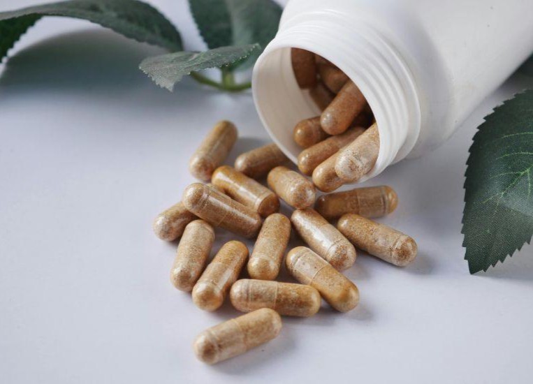 A Guide to Multivitamin Supplements and Hair Health Solutions